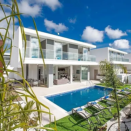 Hotel Prol21,fantastic 3bdr With Pool,close To Fig Tree Bay 3*
