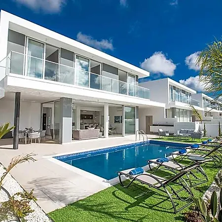 Prol21,fantastic 3bdr With Pool,close To Fig Tree Bay פרוטאראס