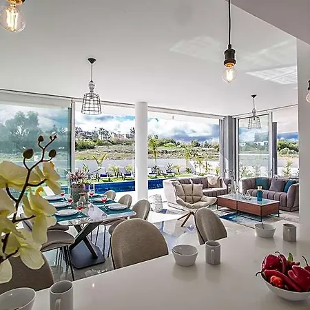 Prol21,fantastic 3bdr With Pool,close To Fig Tree Bay Protaras