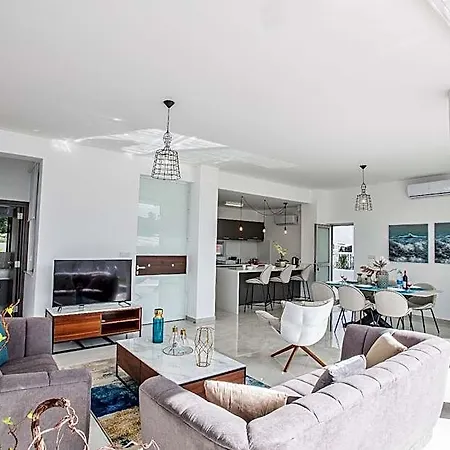 Prol21,fantastic 3bdr With Pool,close To Fig Tree Bay