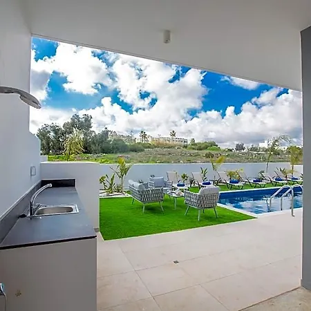Prol21,fantastic 3bdr With Pool,close To Fig Tree Bay פרוטאראס